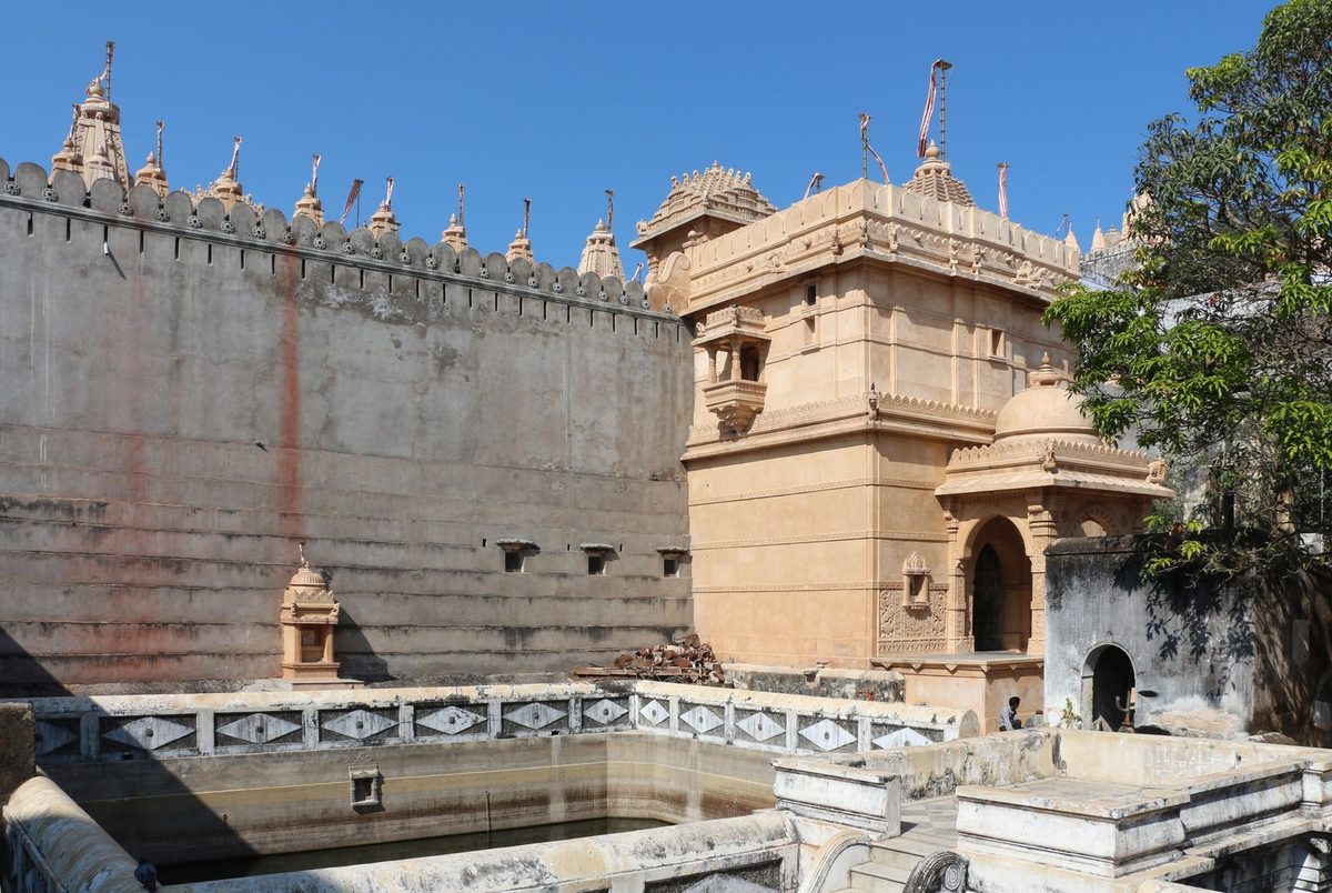Temple spires and walls of the Shatrunjaya hill temples at Palitana